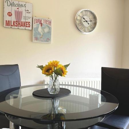 Ashford Holiday Home Smithy Drive Sleeps 5 Free Wifi And Vehicle Parking Kingsnorth Esterno foto