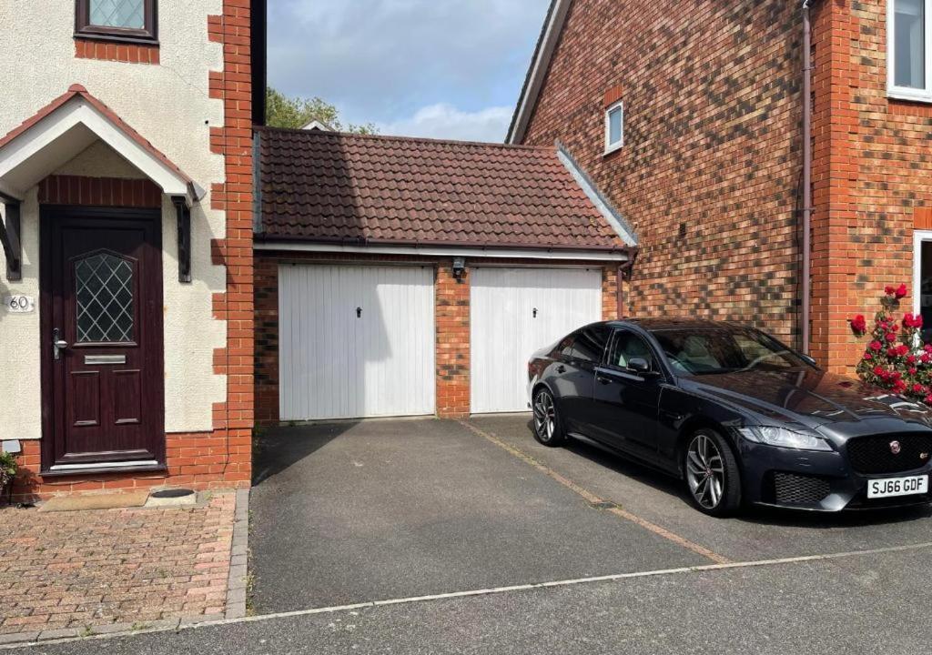 Ashford Holiday Home Smithy Drive Sleeps 5 Free Wifi And Vehicle Parking Kingsnorth Esterno foto