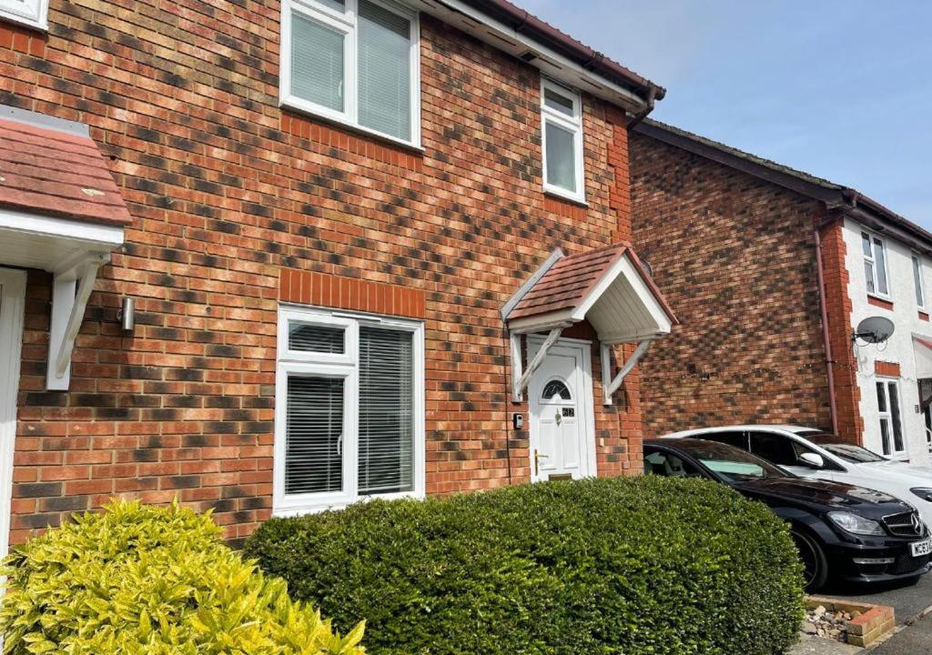 Ashford Holiday Home Smithy Drive Sleeps 5 Free Wifi And Vehicle Parking Kingsnorth Esterno foto