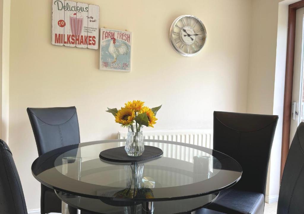 Ashford Holiday Home Smithy Drive Sleeps 5 Free Wifi And Vehicle Parking Kingsnorth Esterno foto