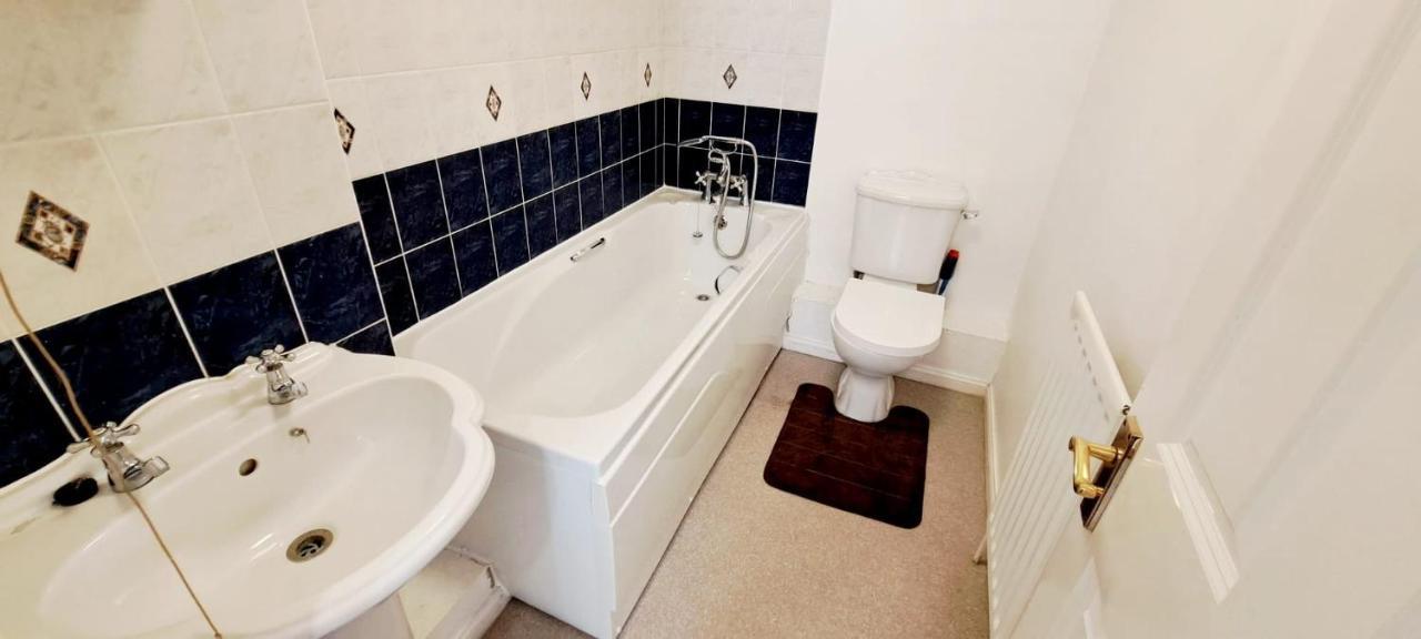 Ashford Holiday Home Smithy Drive Sleeps 5 Free Wifi And Vehicle Parking Kingsnorth Esterno foto